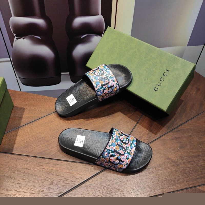 G*u*i slippers